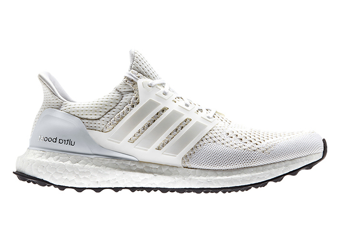 Adidas Ultra Boost Triple White | New Kiss on the Blog