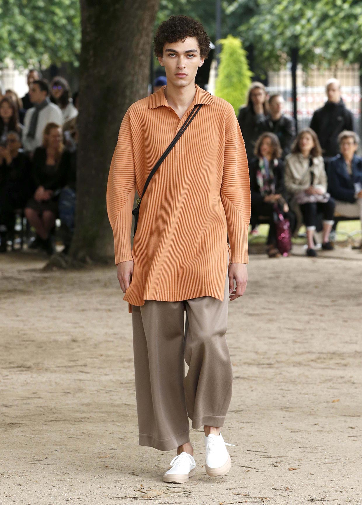 issey-miyake-homme-plisse-SS20-show-15