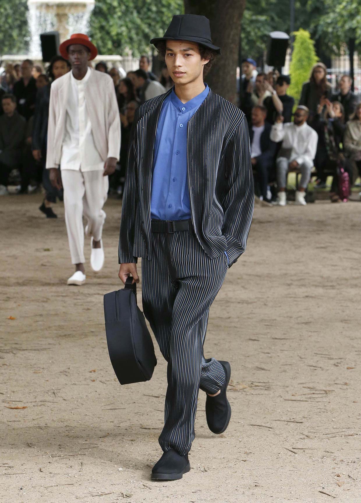 Issey Miyake Homme Plissé SS20 Show