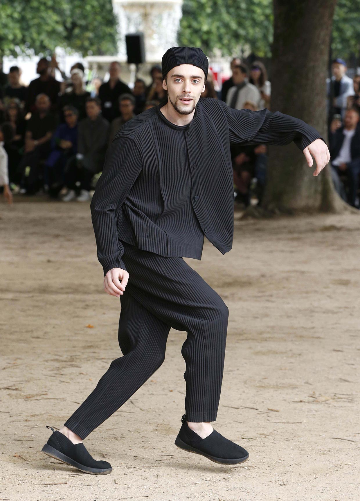 Issey Miyake Homme Plissé SS20 Show