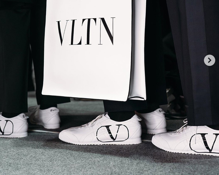 Die besten Sneaker Collaborations der AW20 Men’s Fashion Week: Valentino X Onitsuka Tiger